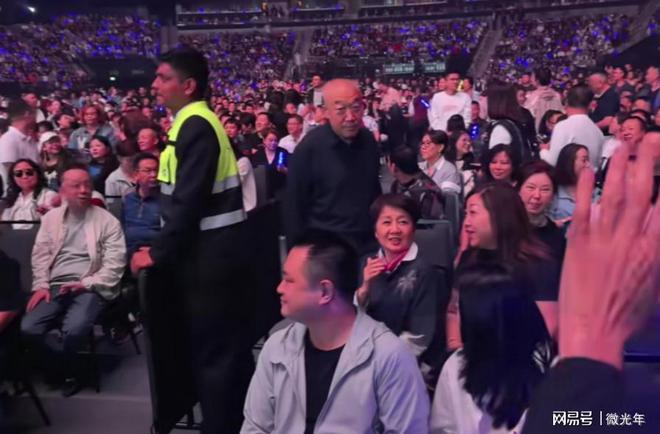 唱会澳门懵了：没想到能来那么多人qmh球盟会亚博网址刀郎澳门演(图4)