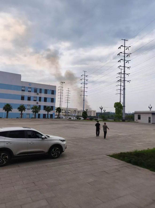 文某在纺织厂放火警方通报详细案情网传“拖欠800元工资”不属实！(图4)